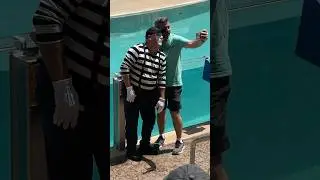 The best imitations 😂👏 Mime Seaworld Tom #seaworldmime #funny #tomthemime