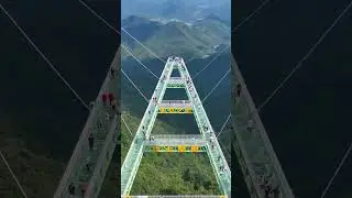 şüşədən olan körpü