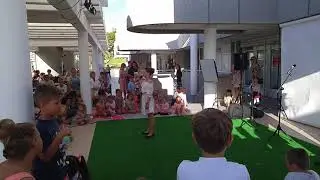 Песня Звезда. Исполняет Алина.