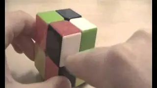 Первый этап сборки кубика рубика 2 на 2. Нижний слой