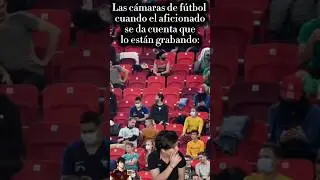 Las cámaras de fútbol cuando los aficionados se dan cuenta que lo están grabando 😂⚽ #Futbol