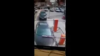 Снесла шлагбаум.ТЦ Аура .Новосибирск