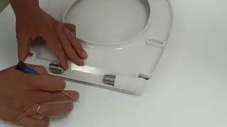 Как разобрать сиденье для унитаза.
