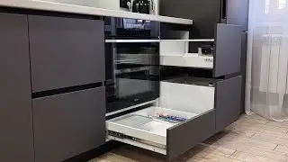 КУХНЯ УГЛОВАЯ С РАЗДЕЛЕНИЕМ ПО ВЕРХНЕЙ ЧАСТИ