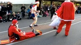 Santacon 2009 SANTA CLAUS PARADE CRASH!