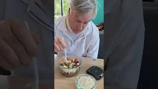 Nag-baon ng vegetable salad sa Jollibee!