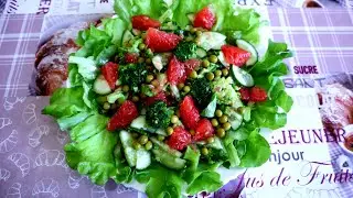 Вкусный зеленый салат с грейпфрутом и брокколи