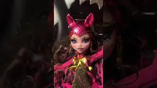FIRST DRACULAURA COMIC CON MONSTER HIGH DOLL!