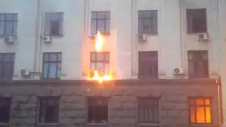 Подожгли дом профсоюзов с людьми