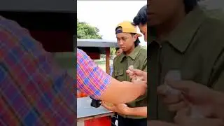 PENJUAL PENTOL DI BORONG ANAK SEKOLAH !