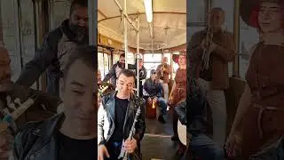 Tramvayda müzik şöleni
