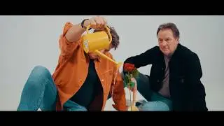 Helemaal Hollands - Maar In Mijn Tuin (Officiële Videoclip)
