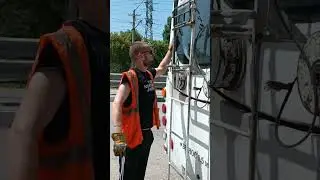 у Солнечного на работе