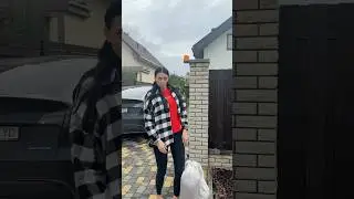 Lost her head. Still looking - Funny family 