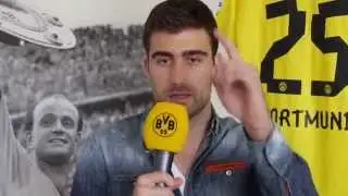 Sokratis singt 