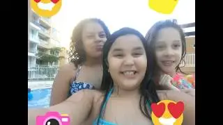 Fuimos a la piscina ,nos divertimos , comimos helado con mis amigas la pasamos súper guay