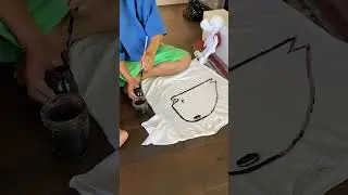 David Choe Hand Painting a Munko T-Shirt #davidchoe #diyfashion #tshirt #munko #painting