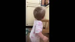 Владик кушает и гуляет💕