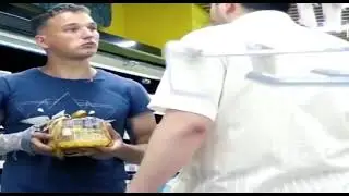 вышли драться из за торта✊