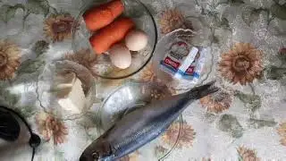 Форшмак из сельди, отварной моркови и плавленого сыра.
