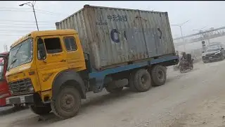 ধূলোর শহর ঢাকা। বাতাস উঠলেই শুরু হয়ে যায় ধূলো উরা। Shahinahmedroky