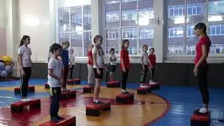 Урок по физической культуре в 4 классе. Группировка, перекаты в группировке.