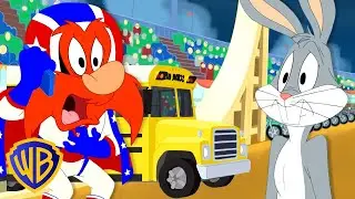 Looney Tunes en Latino | Bugs y la imposible artimaña de Sam Bigotes 🚌 | WB Kids