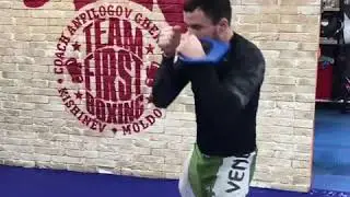 Отработка сдвоенного джэба с тренажером Эвник.