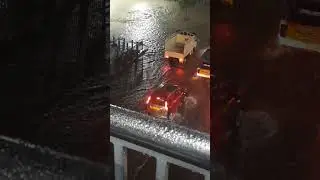 Hyderabad లో కురుస్తున్న వర్షం. వర్షం నీటితో జలమయం అయినా రోడ్లు