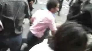 NIROOHAYE POLICE MARDOM RO MOREDE ZARBO SHATM GHARAR MIDAHAND - Vanak, Tehran