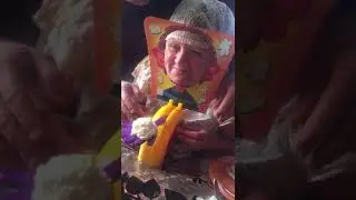 бабушка жжет