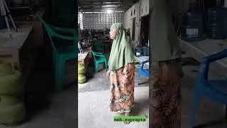 Sendal serba guna. 🤣🤣🤣🤣🤭 #lol #komedisasak  #lucu