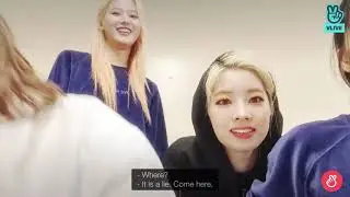 SANA PRETEND ACCIDENTALLY POURED SOMETHING IN NAYEON’S BAG 🤣🤣🤣