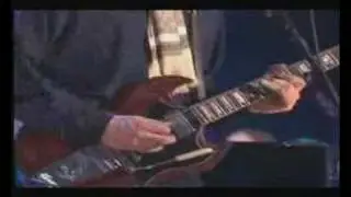 Paul Weller playes Out Of The Sinking