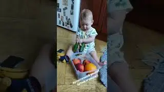 Вам потребуется два небитых огурца и один ребенок. Оставляете безнадзорно на пару минут и вуаля!