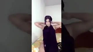 تخللع ملابسها على الهوااااء 😍 #انجي_خوري #هدير_عبد_الرازق