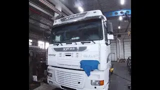 DAF 95 XE defect and removal of the internal combustion engine