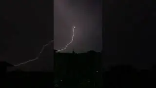 Lightning in Slow-Motion (Sony Cyber-shot RX100 VII)