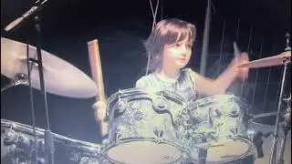 Lucrezia Benedetto 7 anni alla batteria. COVER - Quando nasce un amore -  Anna Oxa