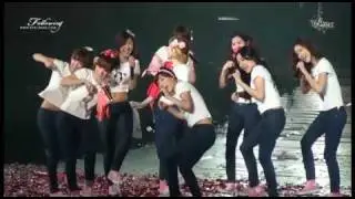 100417 SNSD - Yuri 拍 Jessica 肚子