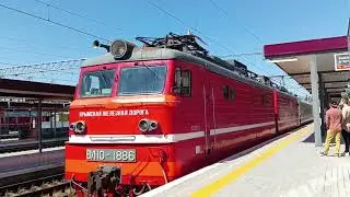 Вл10-1886 с поездом Омск-Симферополь 075H ст.Симферополь