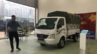 Thăm quan ngày mưa bão