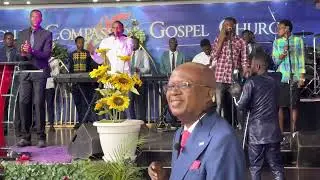 DELPHIN MUKENDI AVEC PAPA PATRICE NGOY MUSOKO À L'ÉGLISE COMPASSION KOLWEZI 🔥