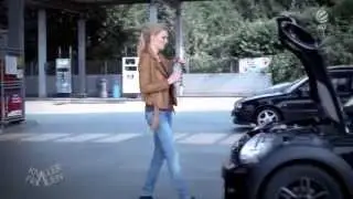 How women change Oil.