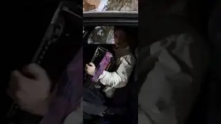 Утро доброе! за рулём с баяном😅 