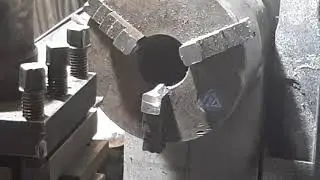 Переходник для наждака,на самодельном токарном станке по металу.