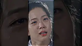 Jisoo crying VS her members🔥......... 