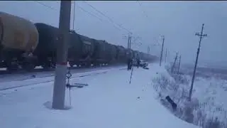 Видео страшного ДТП с грузовым поездом под Уфой 01.04.2018