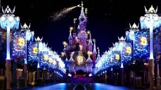 Disneyland Paris - Parade de Noel - Chante , c'est Noel