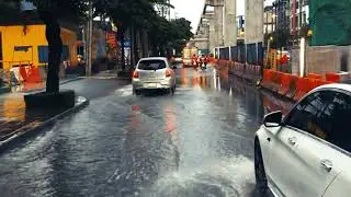 ฝนตก! ถนนลาดพร้าว น้ำรอการระบาย ช่วงหน้าบิ๊กซีลาดพร้าว 23 ก.ย. 63